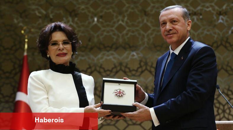Hülya Koçyiğit'ten takdir toplayan 'Yeni Yüzyıl' paylaşımı! "Hep birlikte inşa etme zamanı"