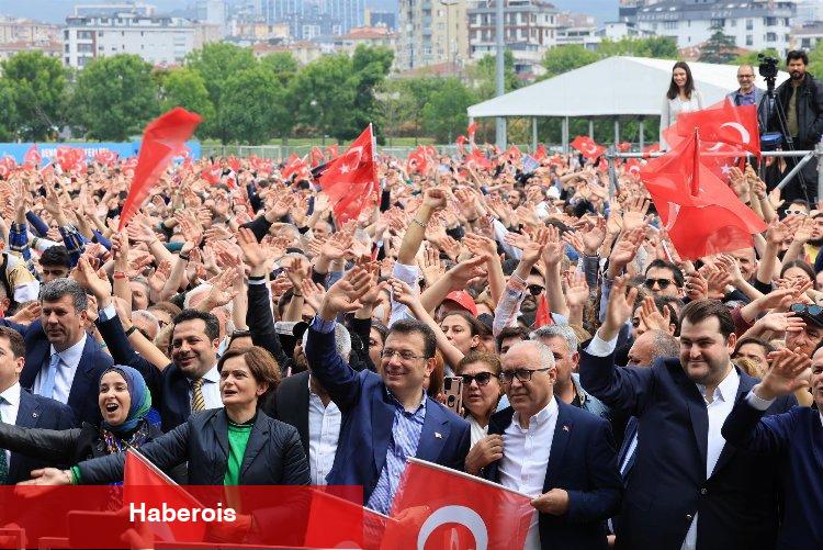 İmamoğlu 'Demokrasi Neferleri' ile buluştu