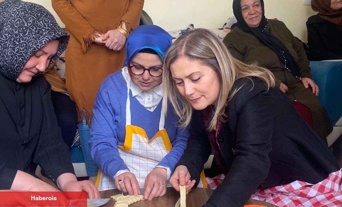 Kayseri'de vekil adayları hünerlerini gösterdi: Mantı gösteri