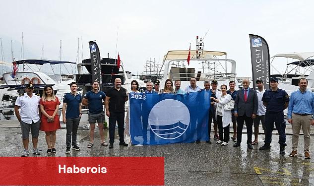Kemer'de 4 tekneye mavi bayrak belgesi verildi - Haberois Kemer'de 4 tekneye mavi bayrak belgesi verildi