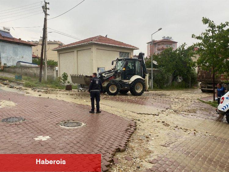 Manisa Selendi'de sağanak yağışa yoğun mesai