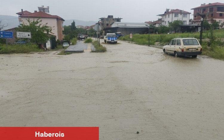Manisa Selendi'de sağanak yağışa yoğun mesai - Haberois Manisa Selendi'de sağanak yağışa yoğun mesai