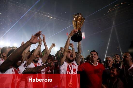 Muhteşem Lig'e yükselen Samsunspor kupasını aldı