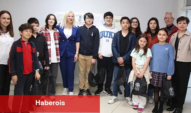 Nilüfer'in başarılı karikatüristlerine teşekkür - Haberois Nilüfer'in başarılı karikatüristlerine teşekkür