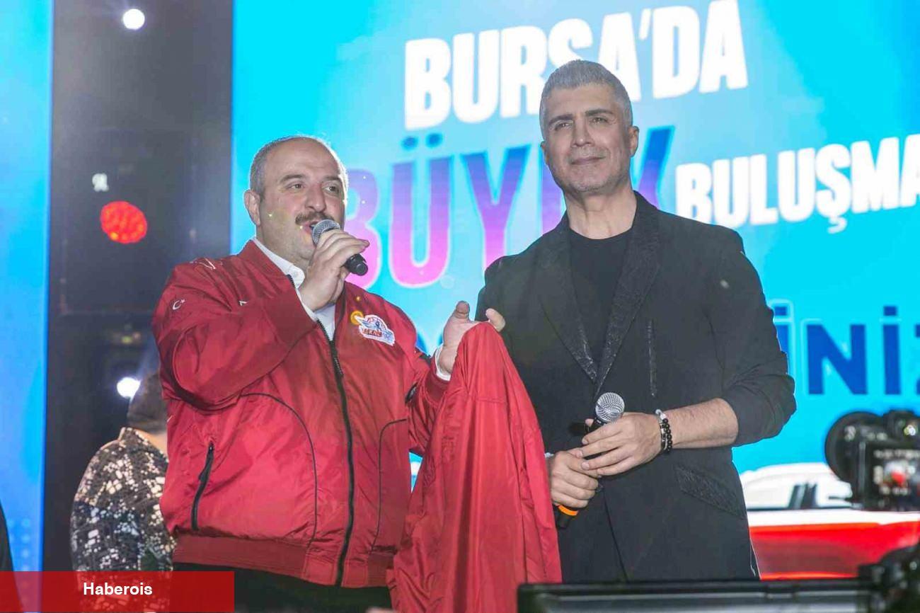 Özcan Deniz, TOGG'la sahneye çıktı! Bakan Varank co-pilotluk yaptı