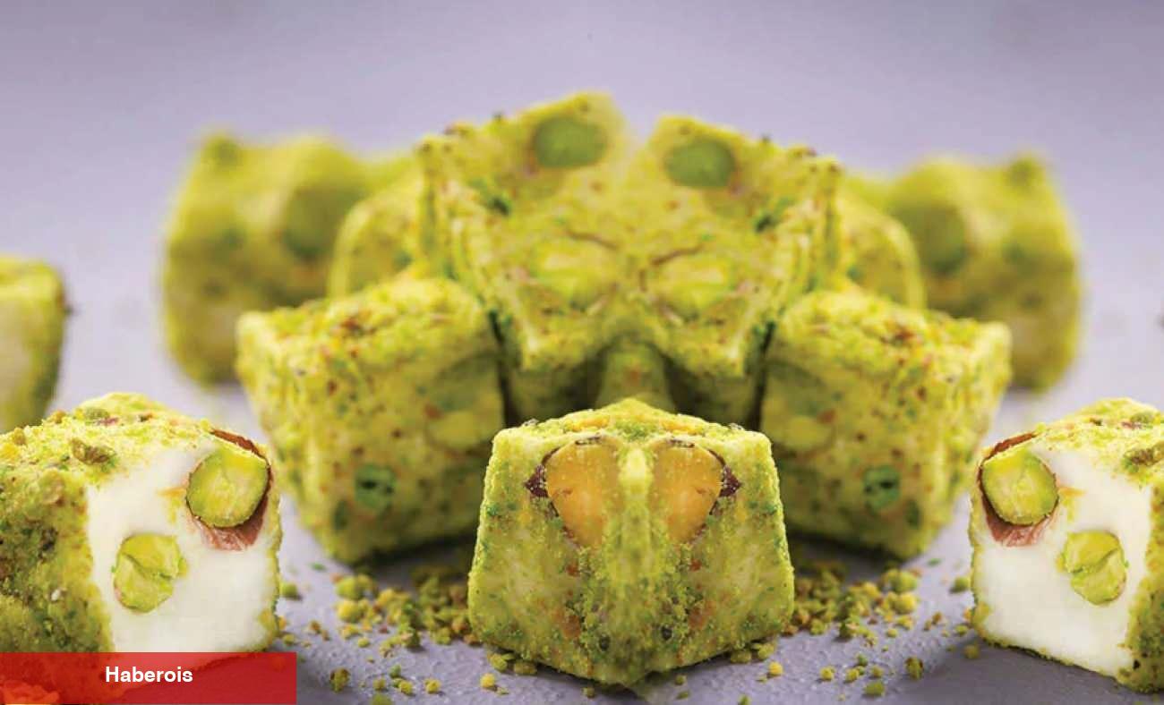 Sütle yapılan bu pratik tatlıya bayılacaksınız! Antep fıstıklı lokum puding nasıl yapılır?