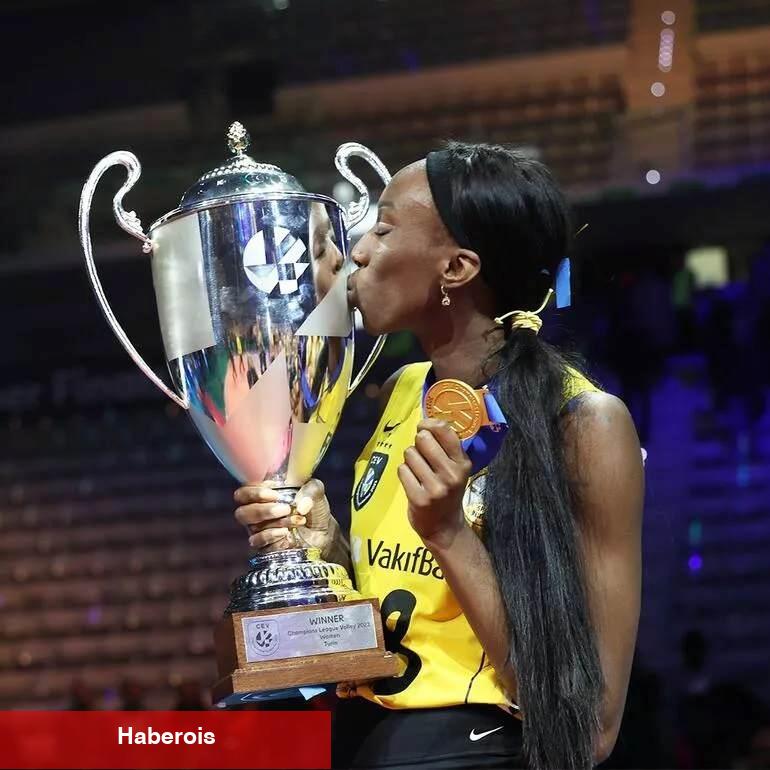 VakıfBank bayan voleybol ekibinde duygusal anlar! Paola Egonu'nun gidişi herkesi ağlattı