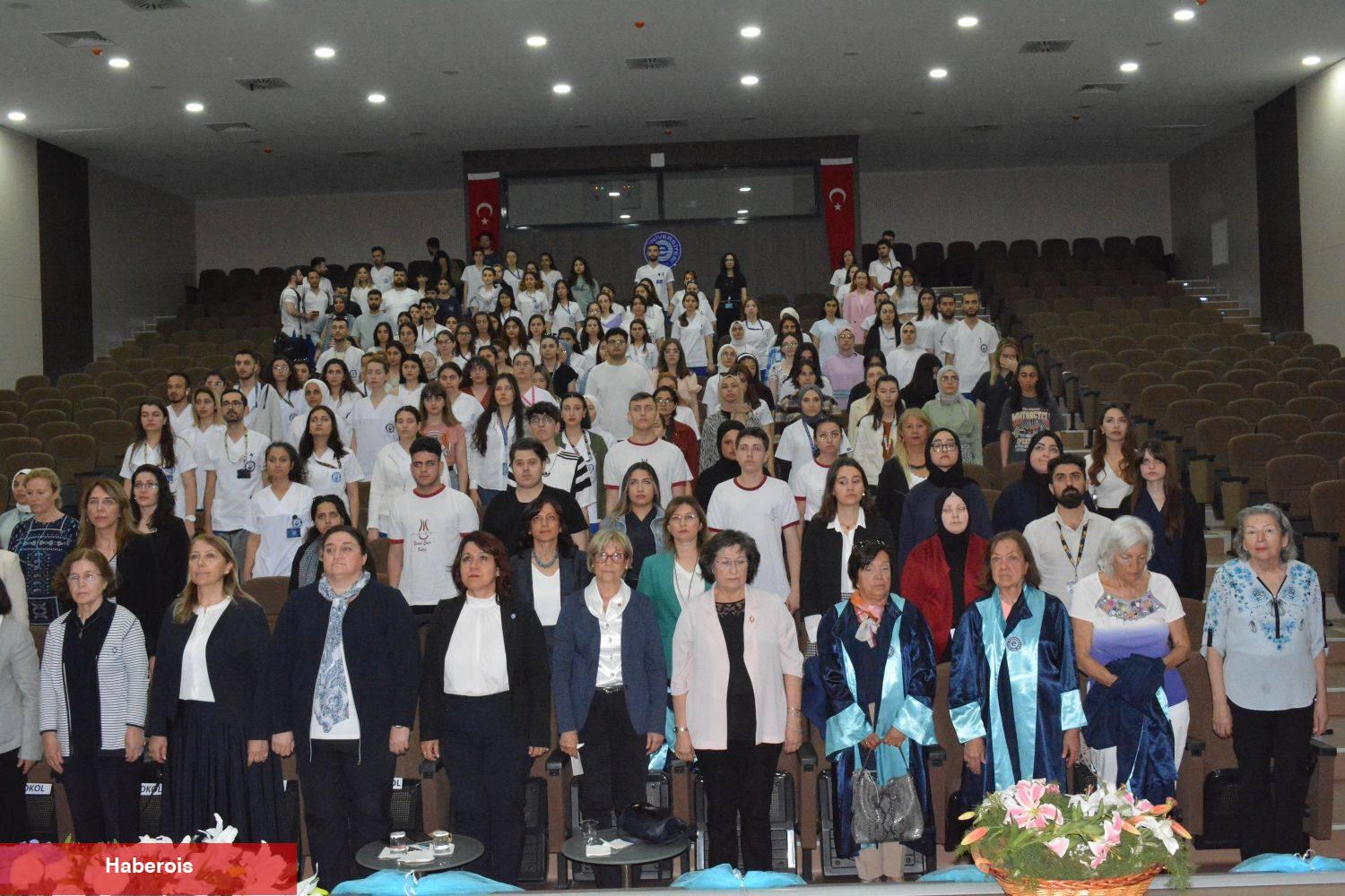 50 Yıl Önce Mezun Olan Hemşireler Sempozyumda Gençlerle Buluştu