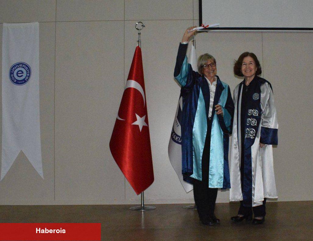 50 Yıl Önce Mezun Olan Hemşireler Sempozyumda Gençlerle Buluştu