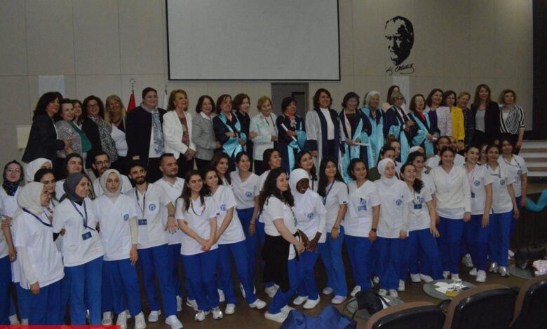 50 Yıl Önce Mezun Olan Hemşireler Sempozyumda Gençlerle Buluştu - Haberois 50 Yıl Önce Mezun Olan Hemşireler Sempozyumda Gençlerle Buluştu