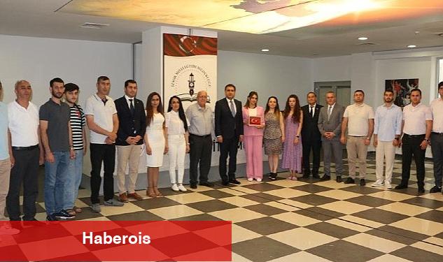 Azerbaycanlı Öğretmen ve Eğitim Yöneticileri İzmir İl Milli Eğitim Müdürü Dr. Murat Mücahit Yentür'ü Makamında Ziyaret Etti - Haberois Azerbaycanlı Öğretmen ve Eğitim Yöneticileri İzmir İl Milli Eğitim Müdürü Dr. Murat Mücahit Yentür'ü Makamında Ziyaret Etti