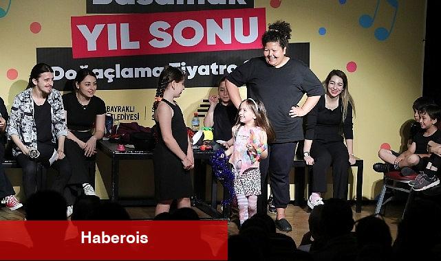 Bayraklılı tiyatrocular ayakta alkışlandı - Haberois Bayraklılı tiyatrocular ayakta alkışlandı