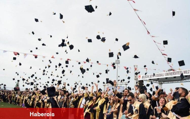 Bilecik Şeyh Edebali'de mezuniyet coşkusu