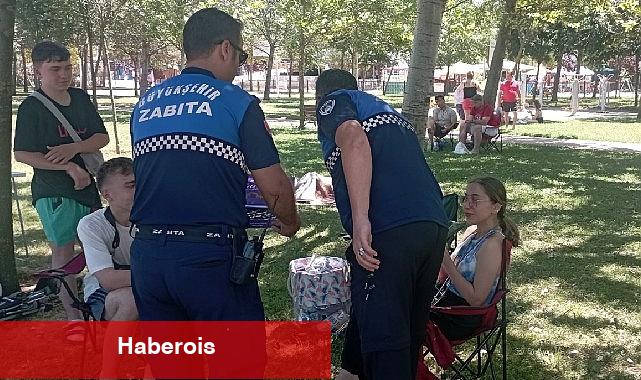 Büyükşehir Zabıtasından tatilcilere çikolata ikramı - Haberois Büyükşehir Zabıtasından tatilcilere çikolata ikramı