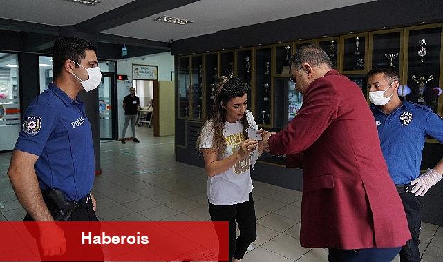 Çalık sınava saniyeler kala genç adayın yardımına koştu - Haberois Çalık sınava saniyeler kala genç adayın yardımına koştu