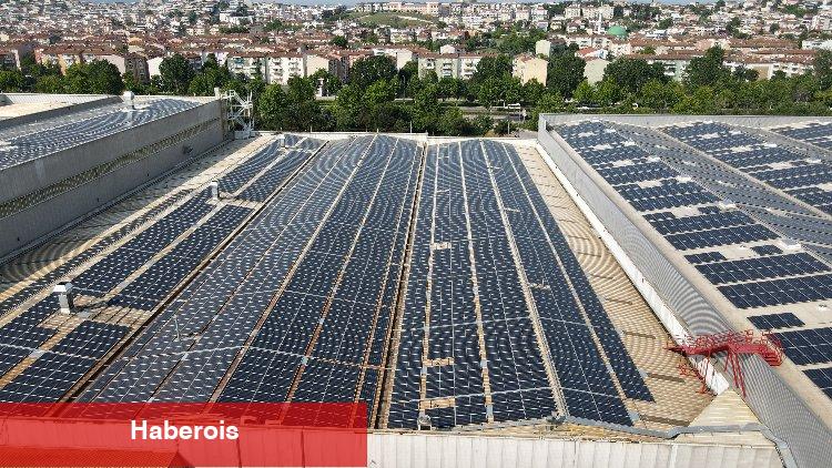 Çatısındaki GES'le binlerce ton salınımı engelleyecek