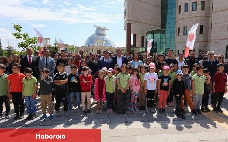 Depremde hayatını kaybeden NEVÜ'lüler için fidan dikildi - Haberois Depremde hayatını kaybeden NEVÜ'lüler için fidan dikildi