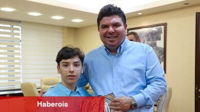 Dereceye girenlere ödül Başkan Erhan Kılıç'tan
