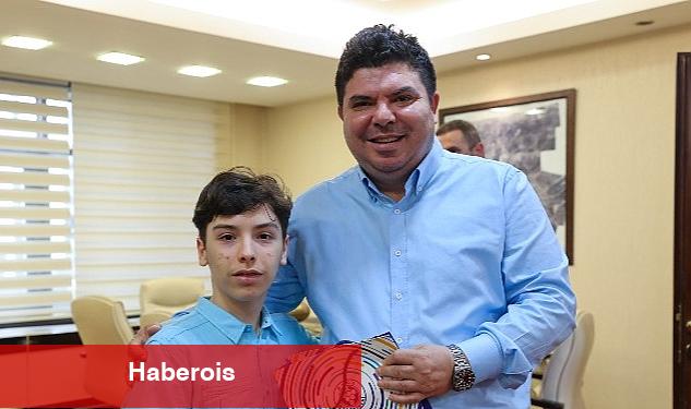 Dereceye girenlere ödül Başkan Erhan Kılıç'tan - Haberois Dereceye girenlere ödül Başkan Erhan Kılıç'tan