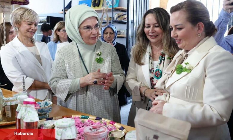 Emine Erdoğan Kıbrıs Türk Teşebbüsçü Bayanlar Kooperatifi üretim ve satış merkezini ziyaret etti - Haberois Emine Erdoğan Kıbrıs Türk Teşebbüsçü Bayanlar Kooperatifi üretim ve satış merkezini ziyaret etti