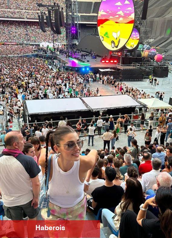 Hande Erçel'in konser şıklığı değerliye patladı! Üzerinde resmen servet taşıdı