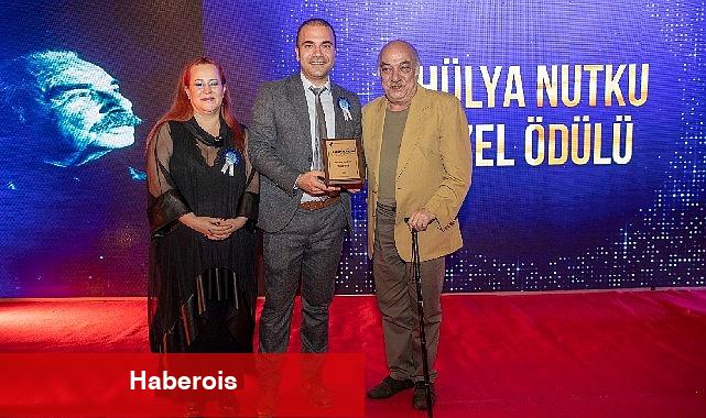 İzmir Şehir Tiyatroları'na 6 dalda "Özdemir Nutku" ödülü - Haberois İzmir Şehir Tiyatroları'na 6 dalda "Özdemir Nutku" ödülü
