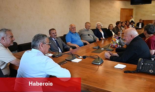 Kemer Belediyesi Gönüllü Halk Korosu'ndan Başkan Topaloğlu'na teşekkür ziyareti - Haberois Kemer Belediyesi Gönüllü Halk Korosu'ndan Başkan Topaloğlu'na teşekkür ziyareti