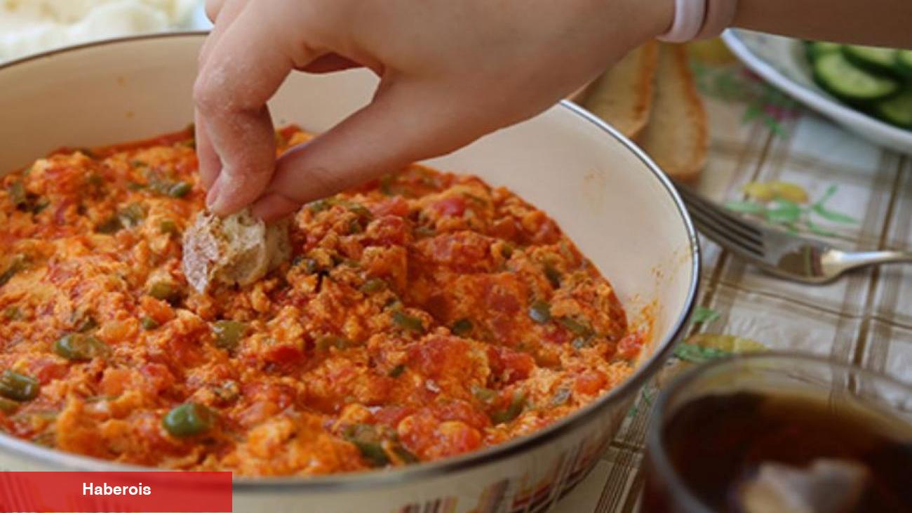 Kremalı menemen nasıl yapılır? Tavaya 2 kaşık konulduğunda lezzeti 10 kat artıyor