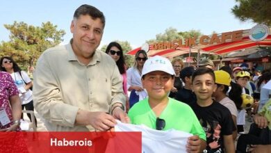 Menderes'te Mavi Bayraklar Göndere Çekildi
