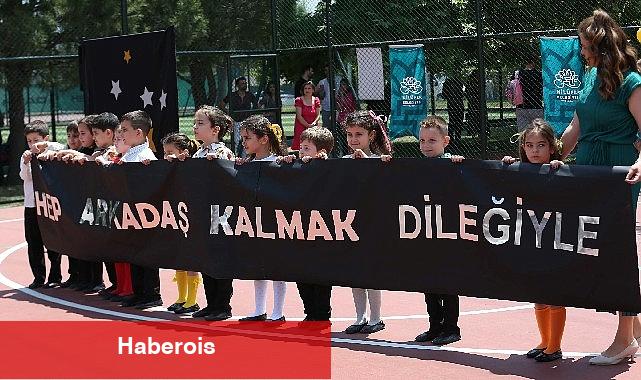 Miniklerin ilk mezuniyet heyecanı - Haberois Miniklerin ilk mezuniyet heyecanı