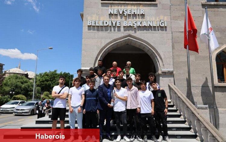 Nevşehir Belediyesi sporcularına Savran'dan tebrik - Haberois Nevşehir Belediyesi sporcularına Savran'dan tebrik