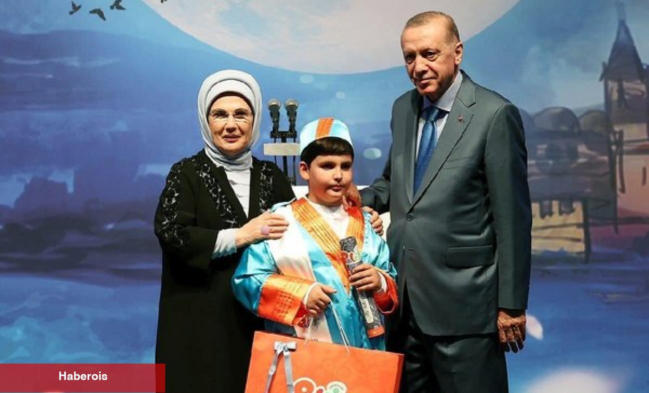 Recep Tayyip Erdoğan ve eşi Emine Erdoğan torununun mezuniyet merasimine katıldı!