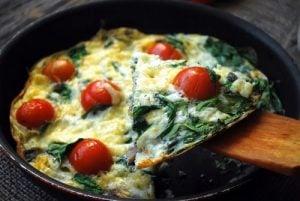 Sabah kahvaltılarına lezzetli pizza omlet!
