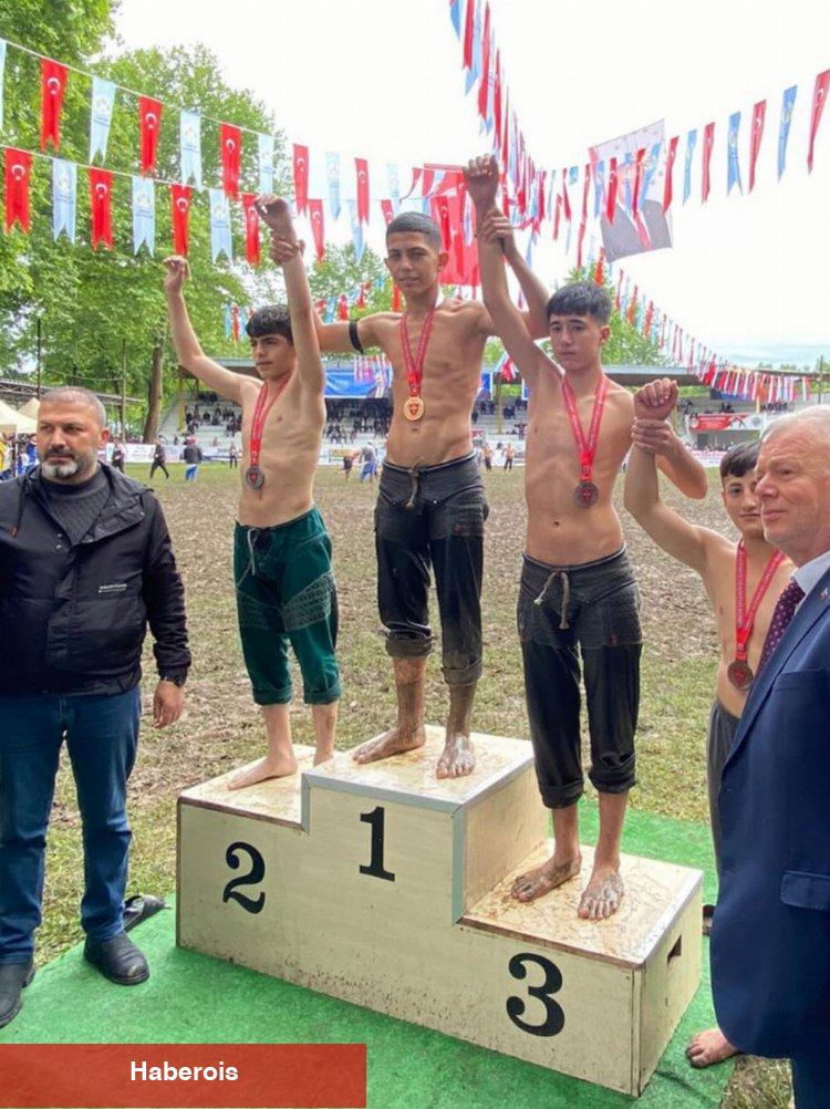 Sakaryalı pehlivanlarından madalya yağmuru