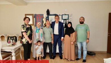 Savran ailesinden çat kapı bayram kutlaması