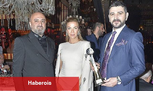 Semih Sarıalioğlu ödülünü ünlülerle kutladı - Haberois Semih Sarıalioğlu ödülünü ünlülerle kutladı