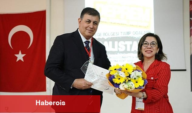 Tabip odalarından Başkan Tugay'a teşekkür plaketi - Haberois Tabip odalarından Başkan Tugay'a teşekkür plaketi