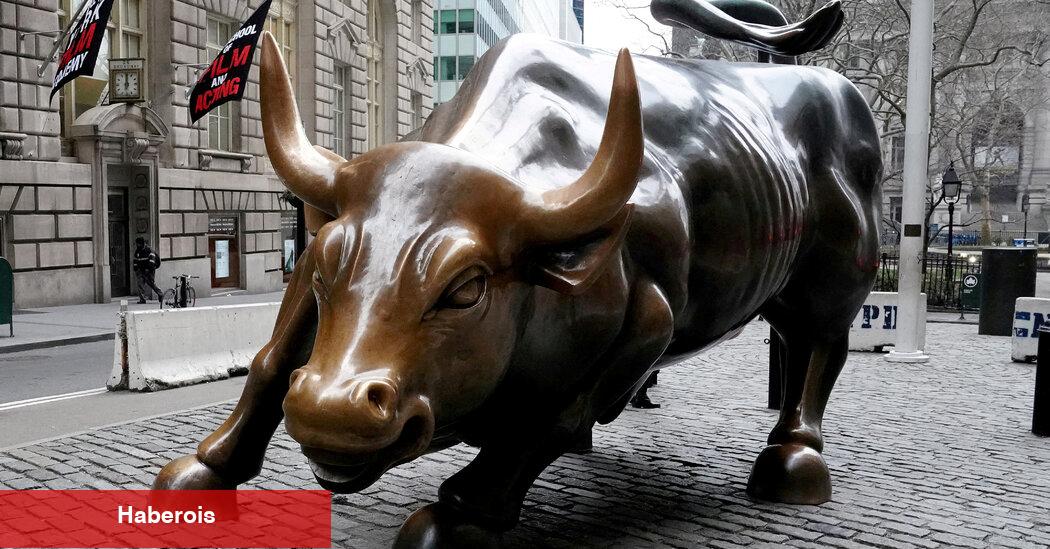 Wall St. Pembe Bir 6 Ay Öngörüyor. Kurumsal Amerika O Kadar Emin Değil.