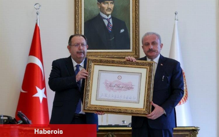 YSK, Erdoğan'ın mazbatasını Şentop'a takdim etti - Haberois YSK, Erdoğan'ın mazbatasını Şentop'a takdim etti