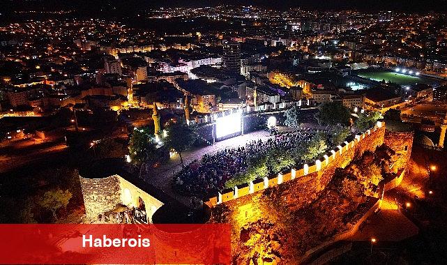 Açık hava sinema günlerine büyük ilgi - Haberois Açık hava sinema günlerine büyük ilgi