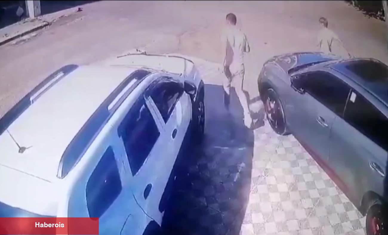 Adana'da meydana gelen 5.5 büyüklüğündeki zelzele anı kameralara bu türlü yansıdı
