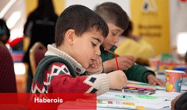 Adel Kalemcilik, okula dönüş döneminde de deprem bölgesindeki çocukların yanında olacak. - Haberois Adel Kalemcilik, okula dönüş döneminde de deprem bölgesindeki çocukların yanında olacak.