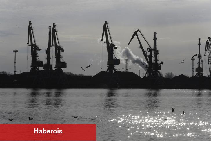 Almanya'dan Mısır'a 3000 araç götüren bir gemi Hollanda açıklarında yanıyor