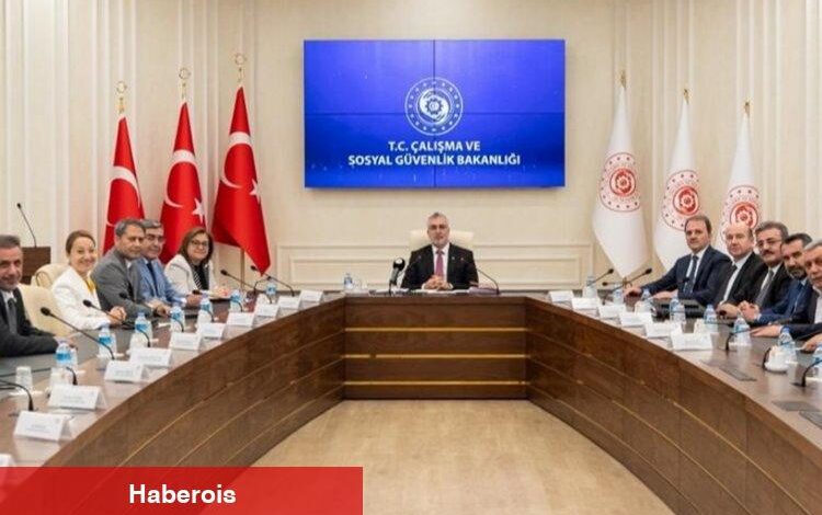 Bakan Işıkhan deprem illerinin taleplerini dinledi