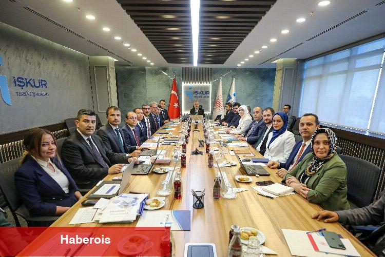Bakan Işıkhan, SGK ve İşkur müdürleriyle buluştu