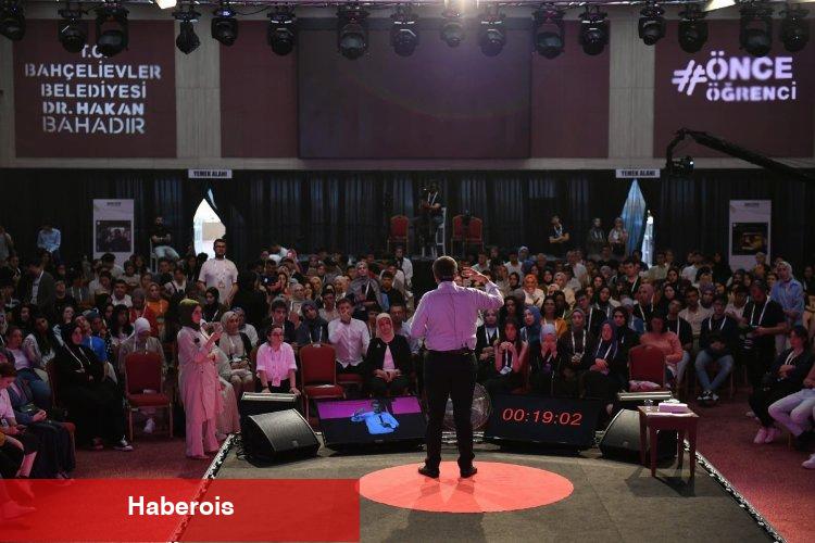 Bakan Tekin tercih yapacak gençlerle buluştu