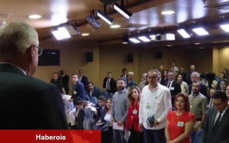 Bakan Yaşar Güler'den gazetecilere sürpriz - Haberois Bakan Yaşar Güler'den gazetecilere sürpriz