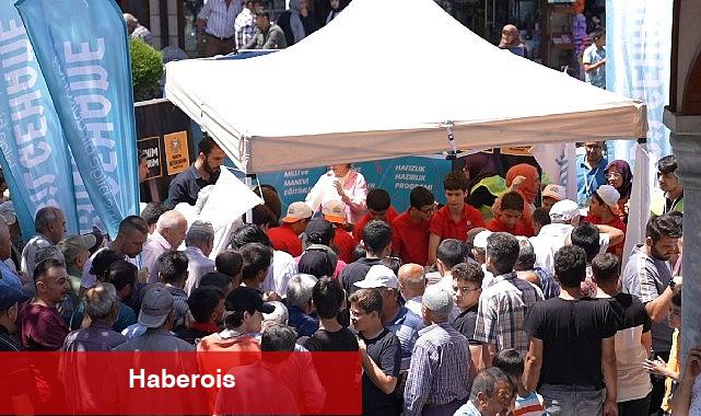 Bilgehane Öğrencileri Vatandaşlara Aşure İkram Etti - Haberois Bilgehane Öğrencileri Vatandaşlara Aşure İkram Etti