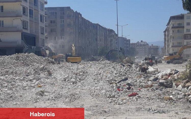 Bilinçsiz kaldırılan enkazlar Hatay'da eziyete dönüşüyor - Haberois Bilinçsiz kaldırılan enkazlar Hatay'da eziyete dönüşüyor