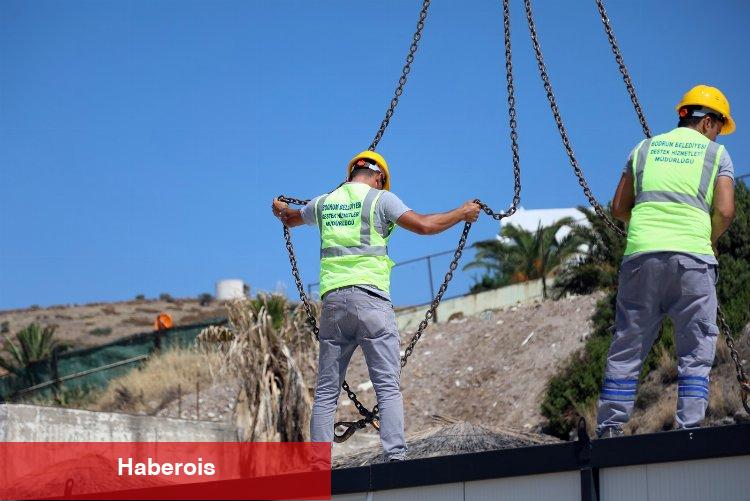 Bodrum sahilindeki 22 konteynere belediye müdahalesi